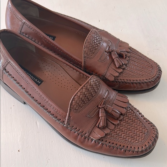 Bostonian men's solid leather loafers size 10.5M tassel brown woven leather - Picture 1 of 9